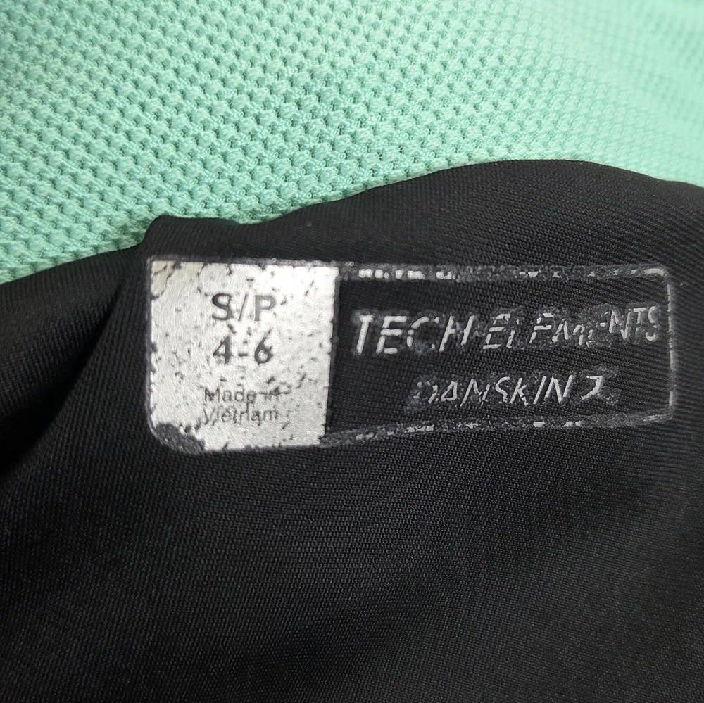 Danskin Size S Stylish Black Athletic Skorts (Skirt w/built-in Shorts) - Picture 8 of 12